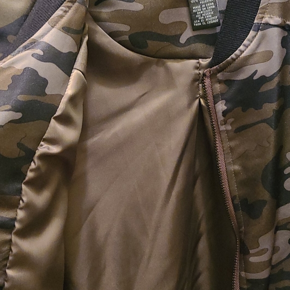 Justify Lightweight Camouflage Jacket - Picture 8 of 11